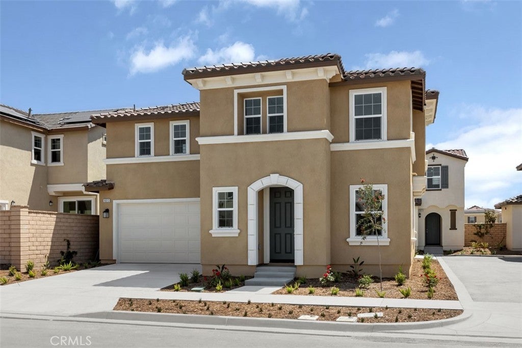 Photo of Listing #IV25104312