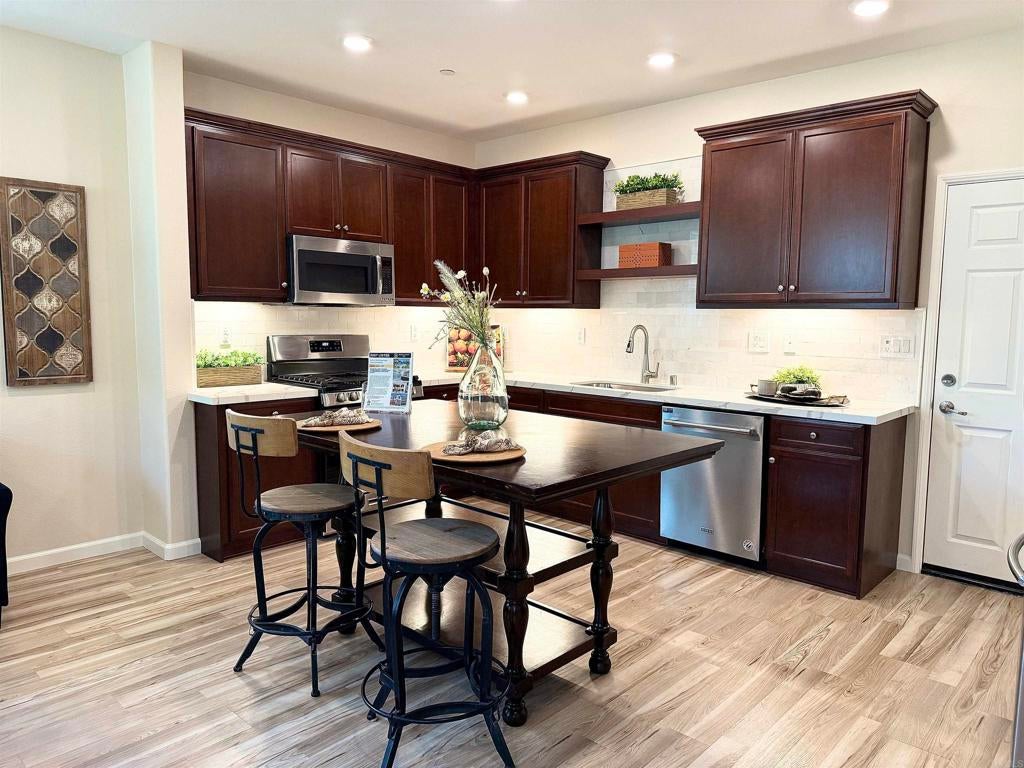 Photo of Listing #PTP2503417