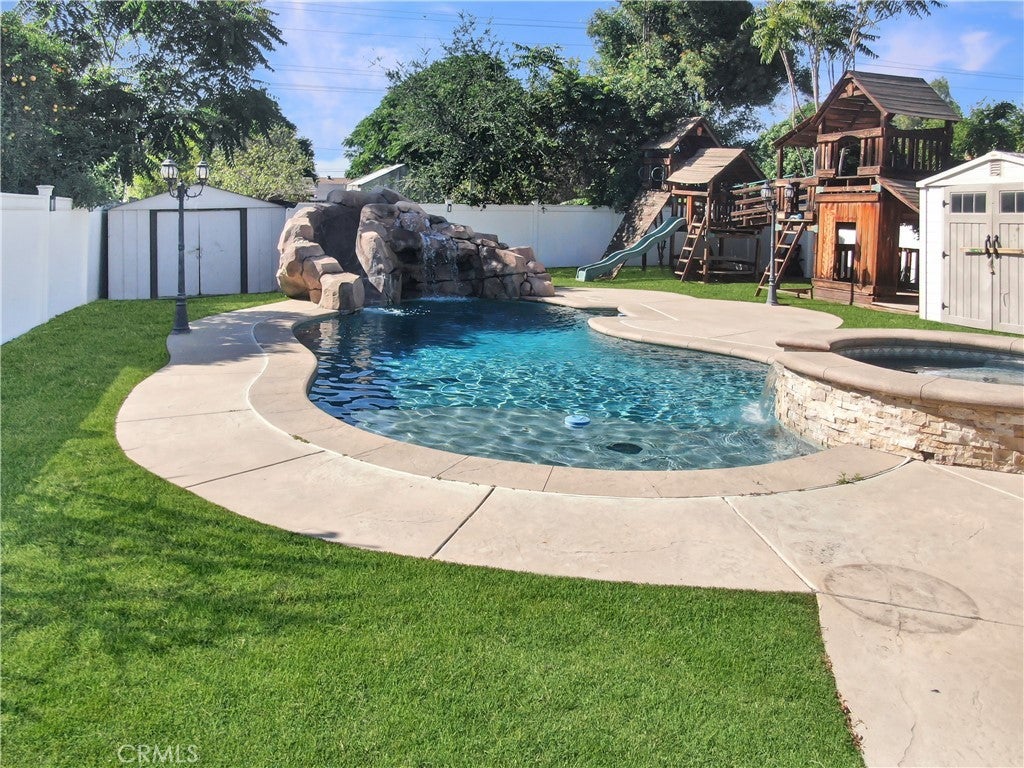 Photo of Listing #IV25104897