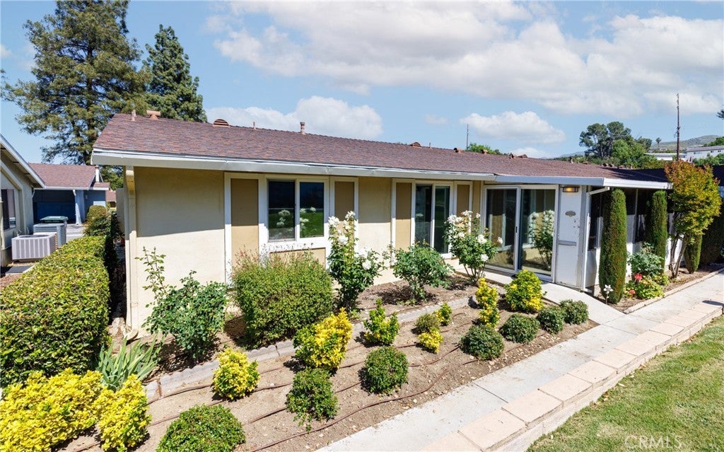 Photo of Listing #SR25104007