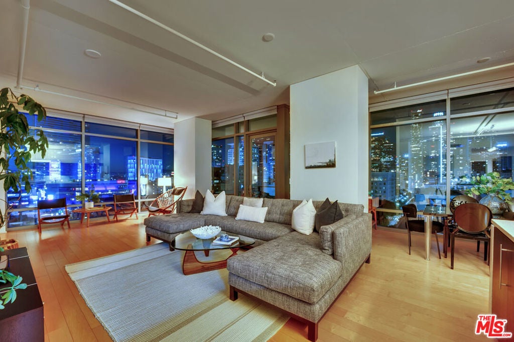 Photo of Listing #25537259