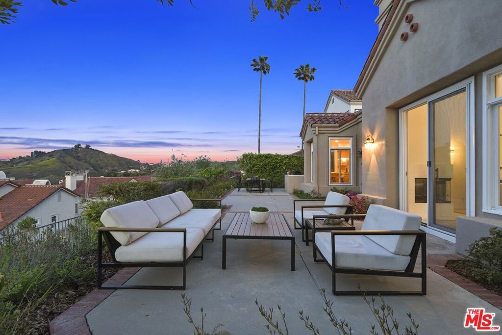 Photo of Listing #25528293