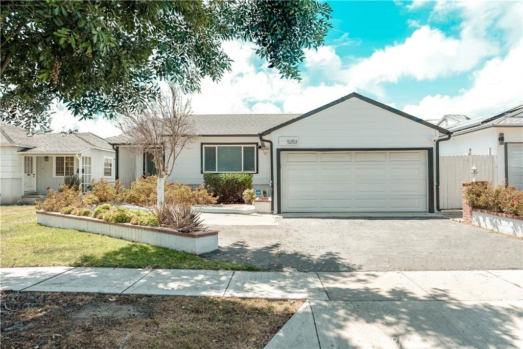 Photo of Listing #OC25103838