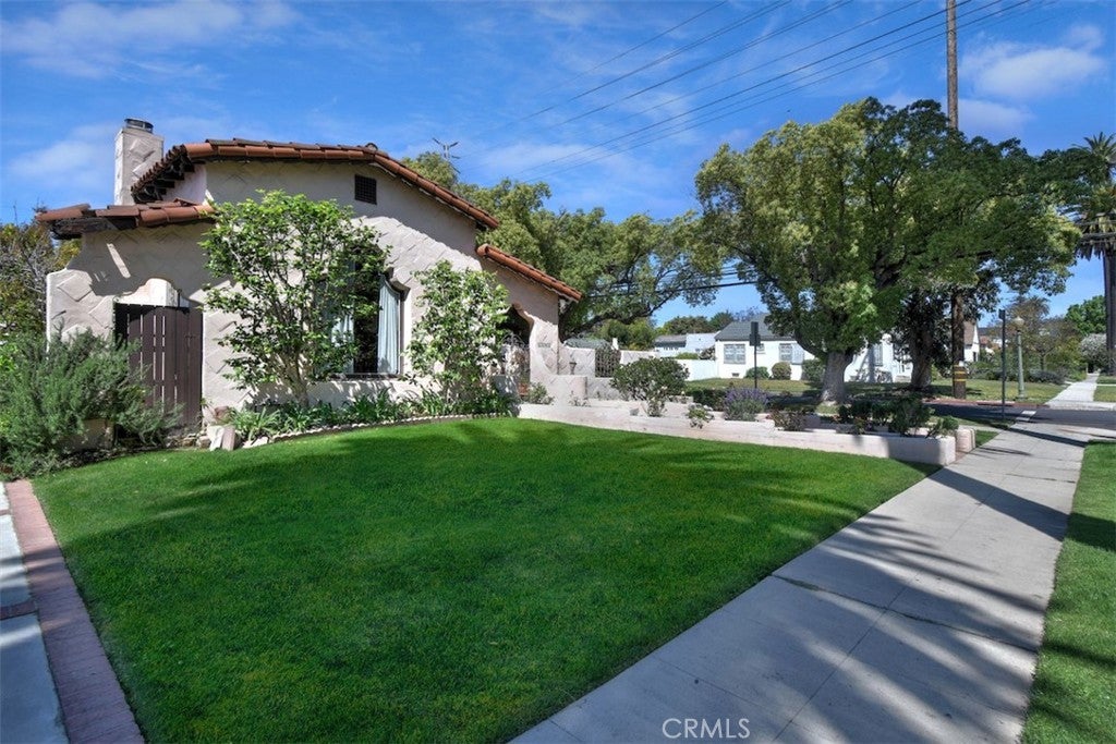 Photo of Listing #SR25098977