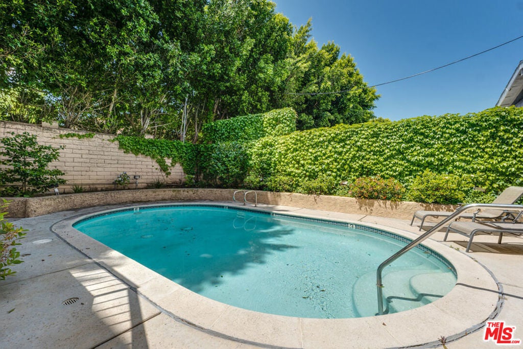 Photo of Listing #25537401