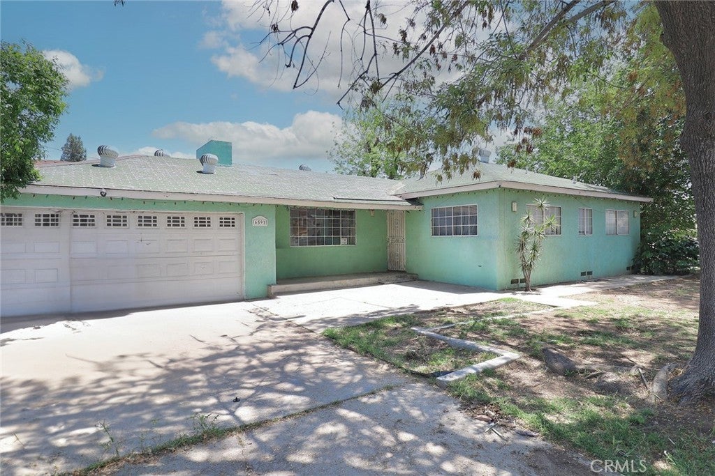 Photo of Listing #IV25105365