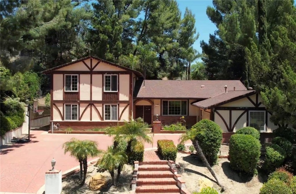 Photo of Listing #SR25105525