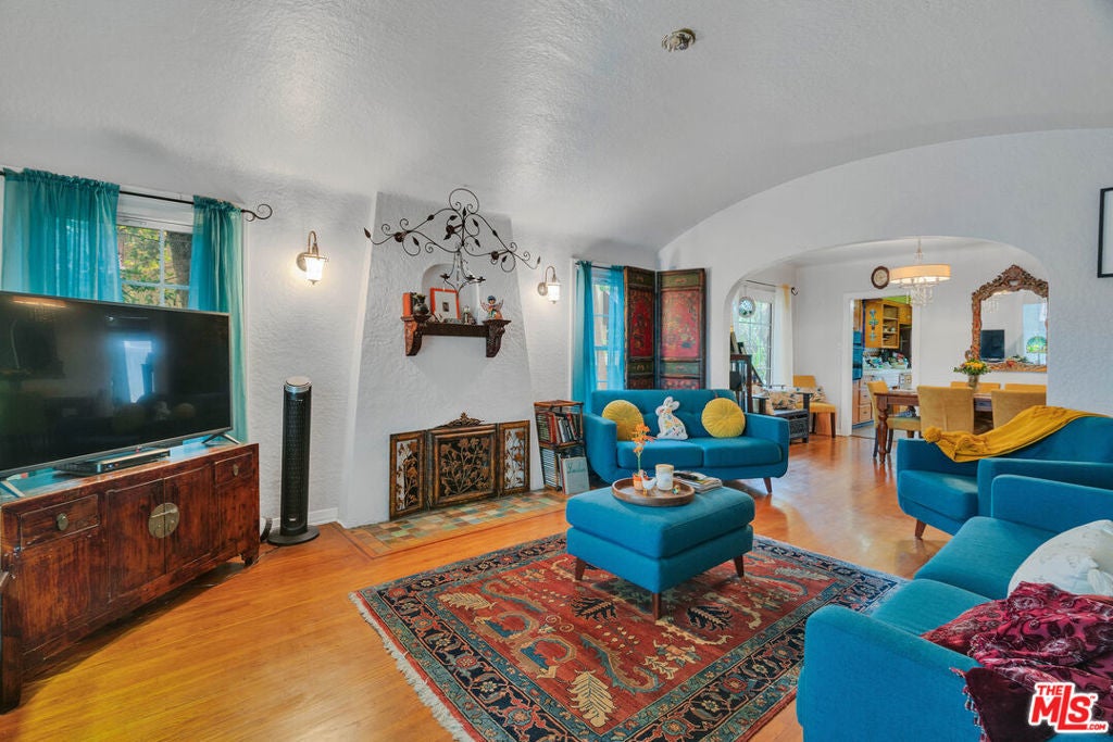 Photo of Listing #25537901