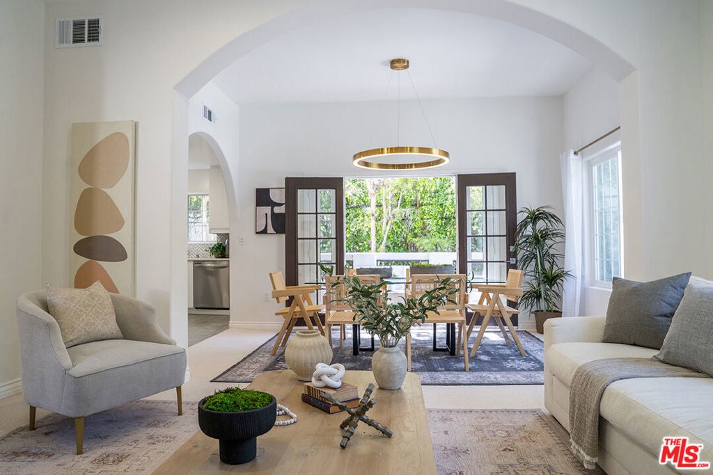 Photo of Listing #25537977