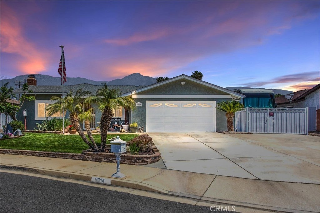 Photo of Listing #IV25106130