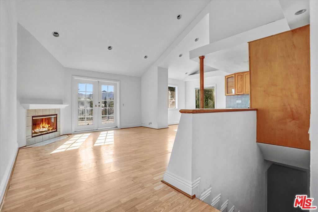 Photo of Listing #25537859