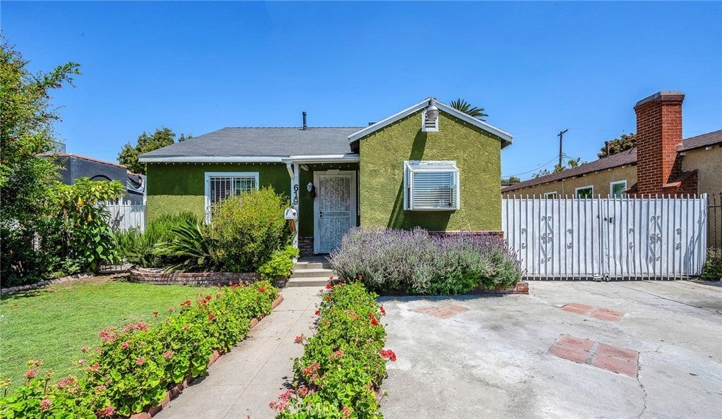 Photo of Listing #SB25106306