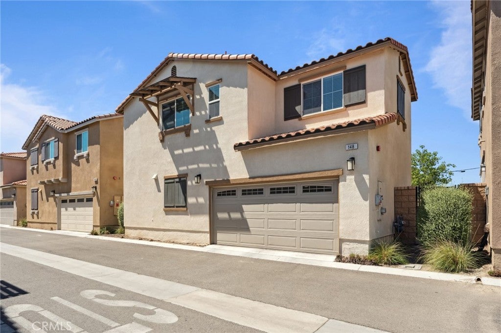 Photo of Listing #IV25106585