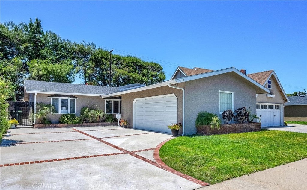 Photo of Listing #PV25105285