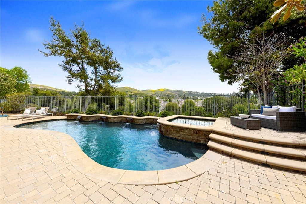 Photo of Listing #OC25106052