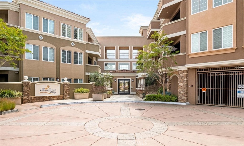 Photo of Listing #SB25093227