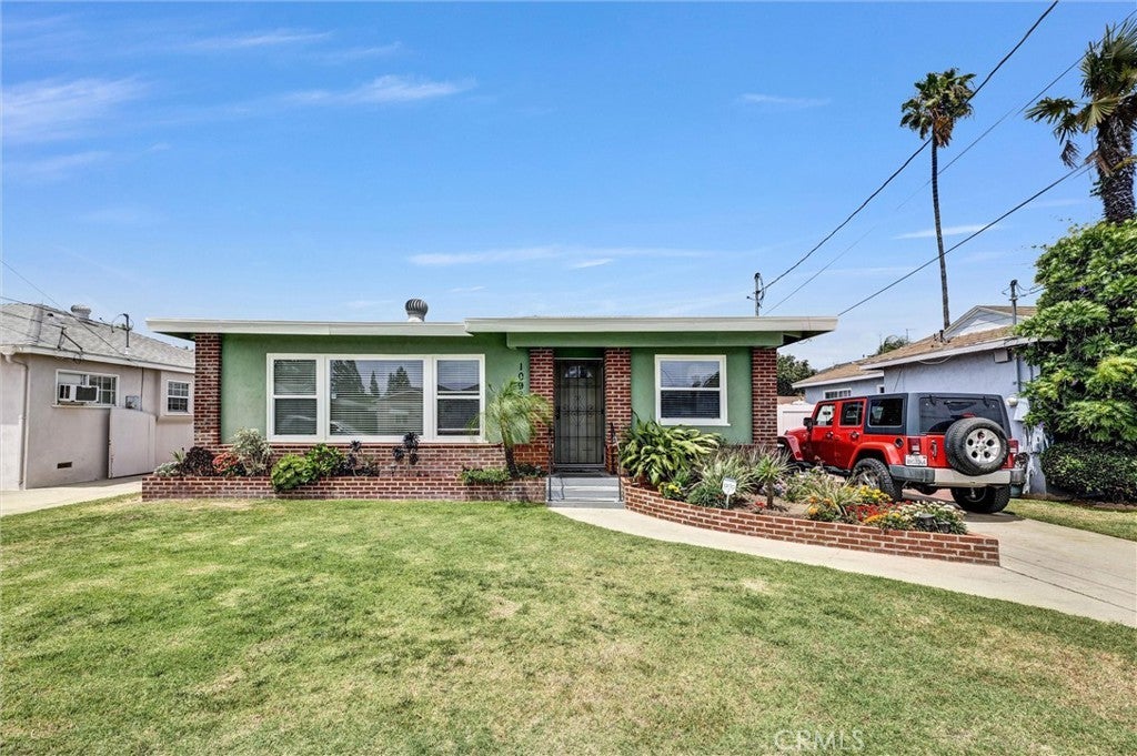 Photo of Listing #OC25105638