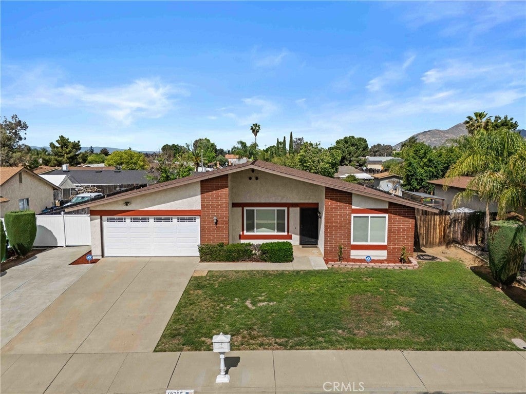 Photo of Listing #IV25108064