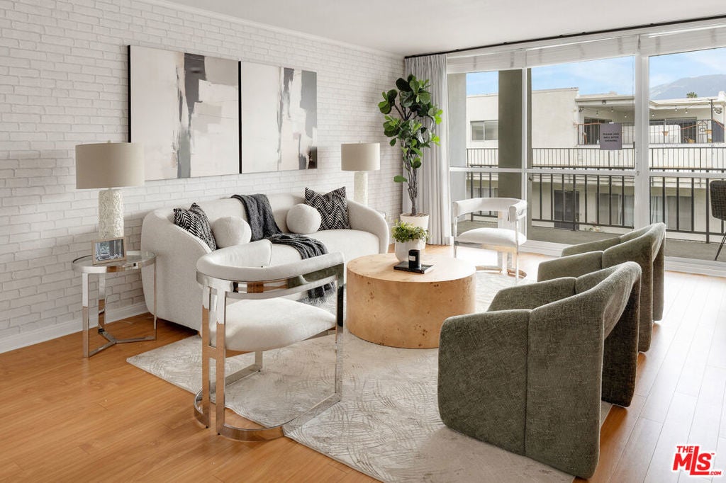 Photo of Listing #25537895