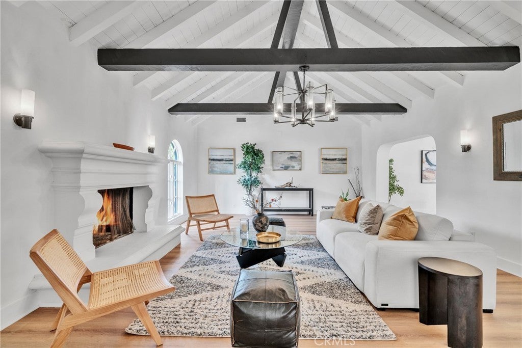 Photo of Listing #IV25108332