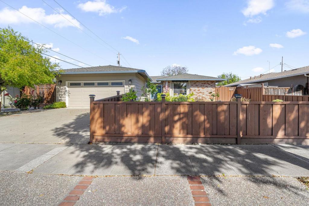 Photo of Listing #ML82007010