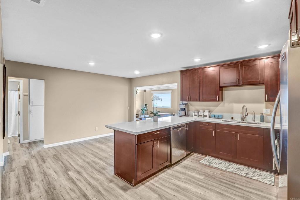 Photo of Listing #PTP2503539