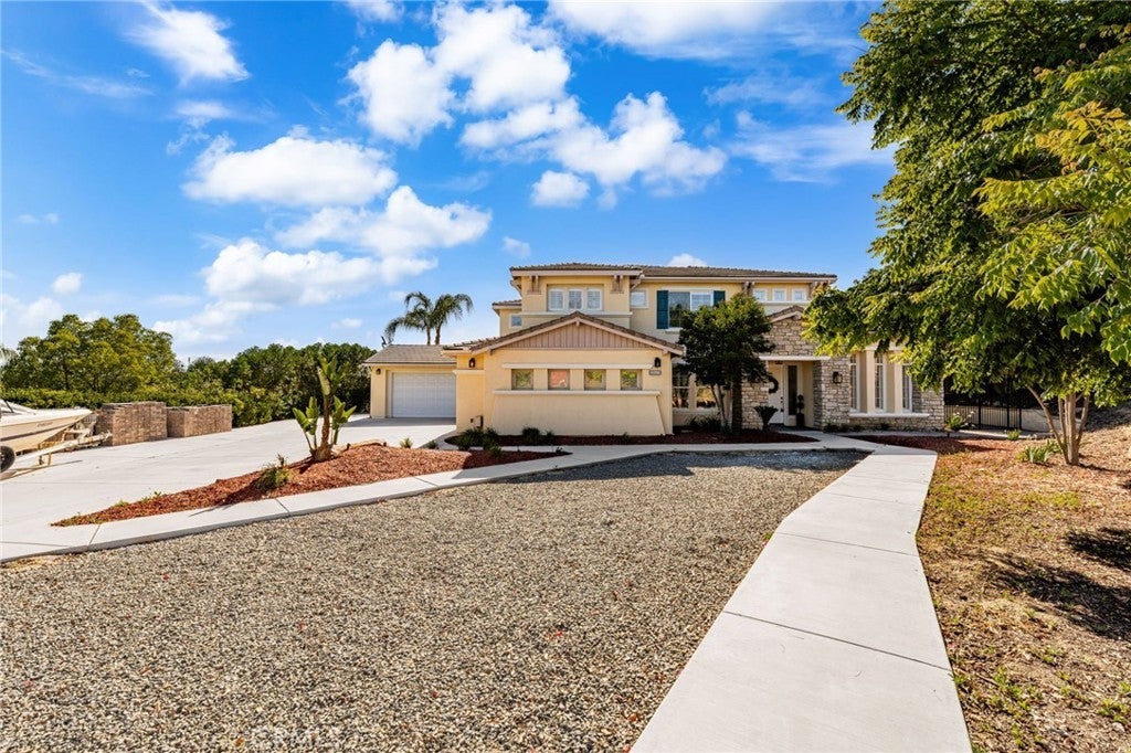 Photo of Listing #IV25108390