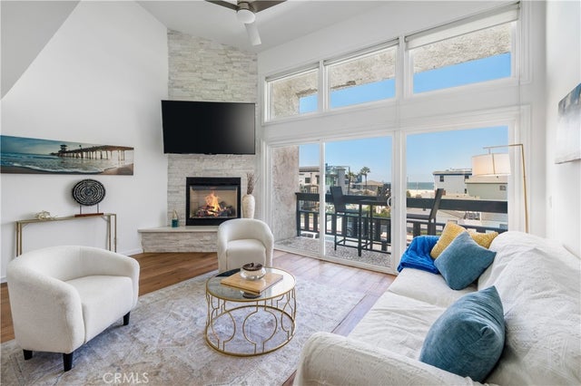 320 Hermosa Avenue 202, Hermosa Beach.