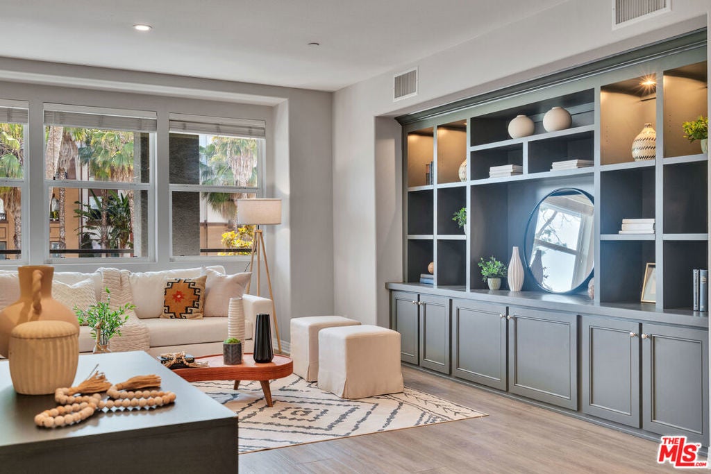 Photo of Listing #25537778