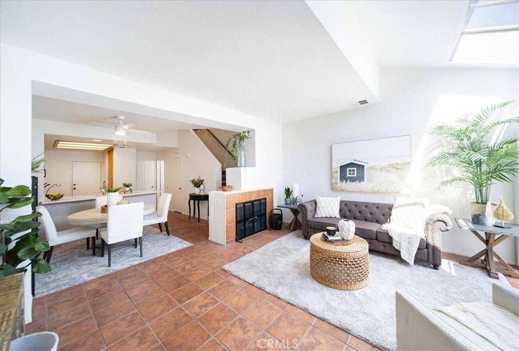 Photo of Listing #SW25105571