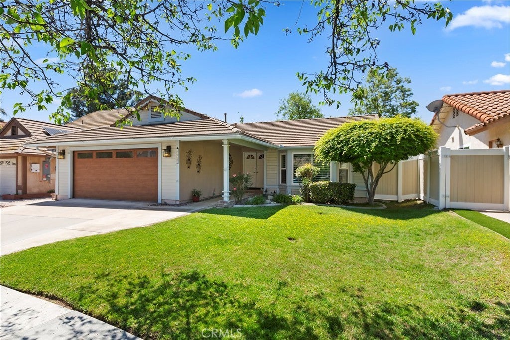 Photo of Listing #IV25107695