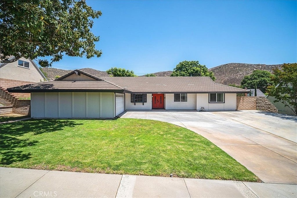 Photo of Listing #IV25107658