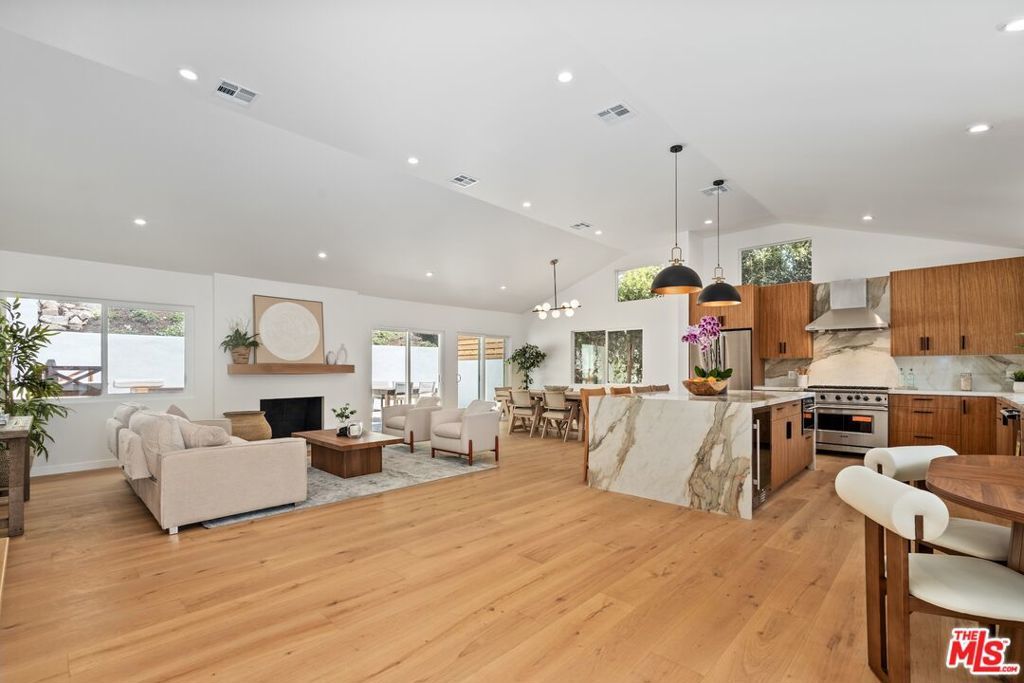 Photo of Listing #25539793