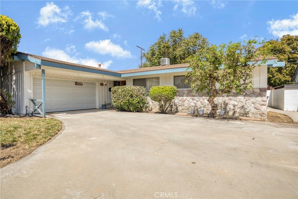 Photo of Listing #SR25109568