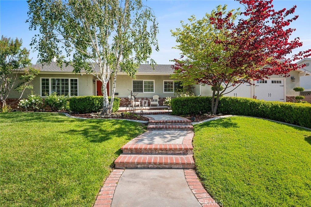 Photo of Listing #IV25109640