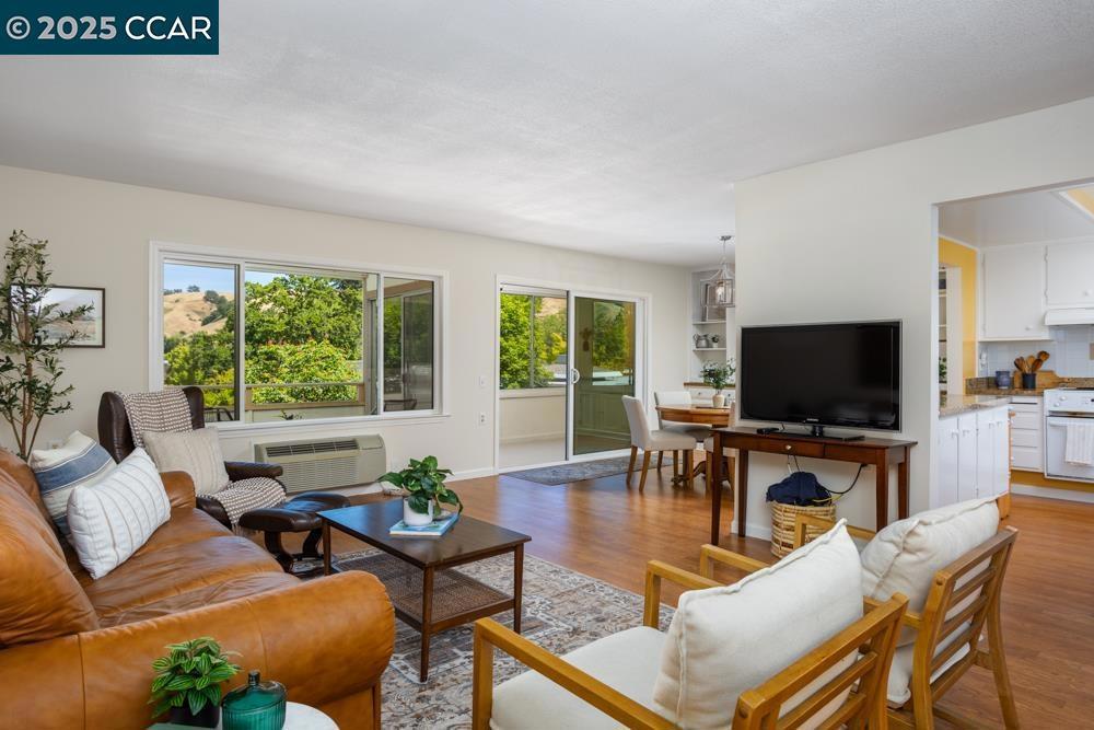 Photo of Listing #41098007