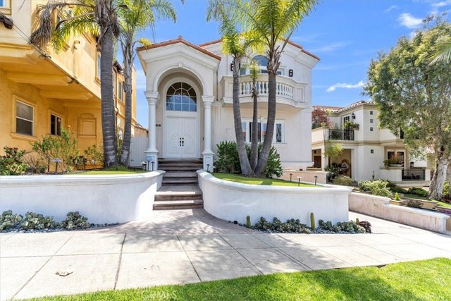 723 N Lucia Avenue A, Redondo Beach.