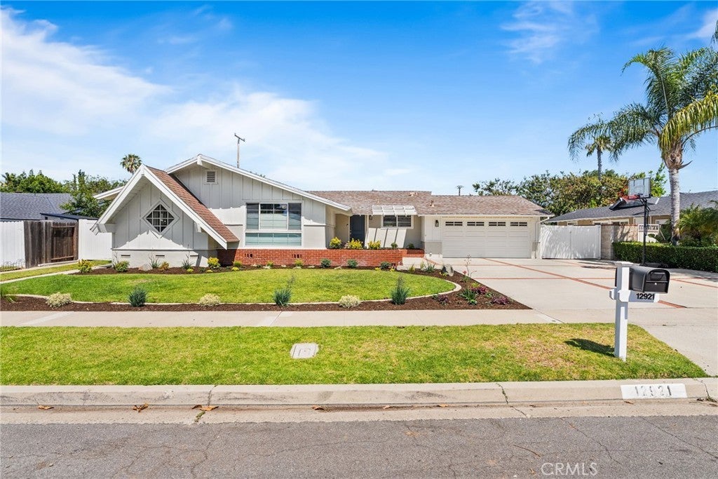 Photo of Listing #NP25109289