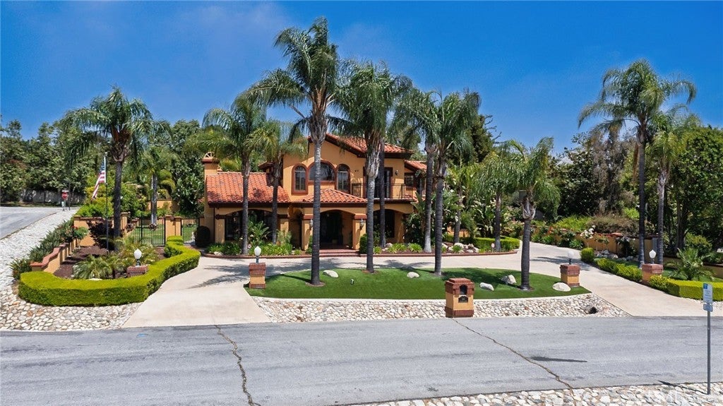 Photo of Listing #IV25111396