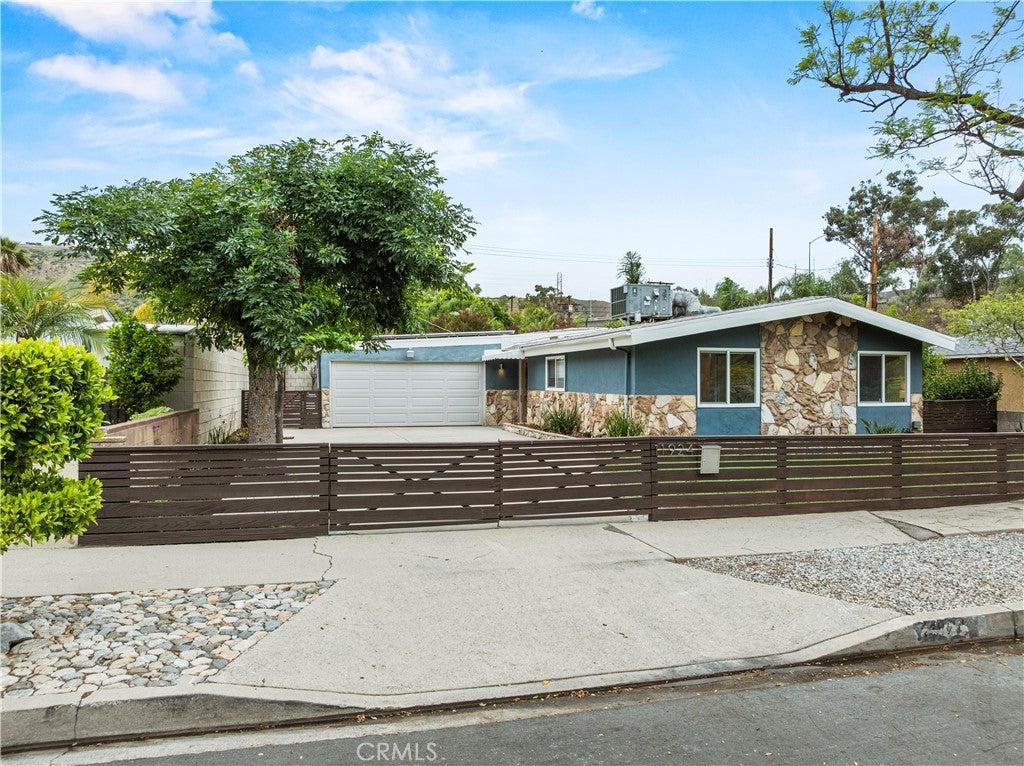 Photo of Listing #SR25112120