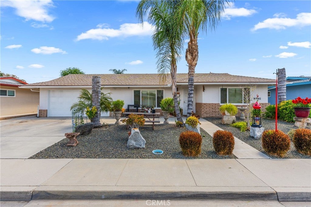 Photo of Listing #IV25112525