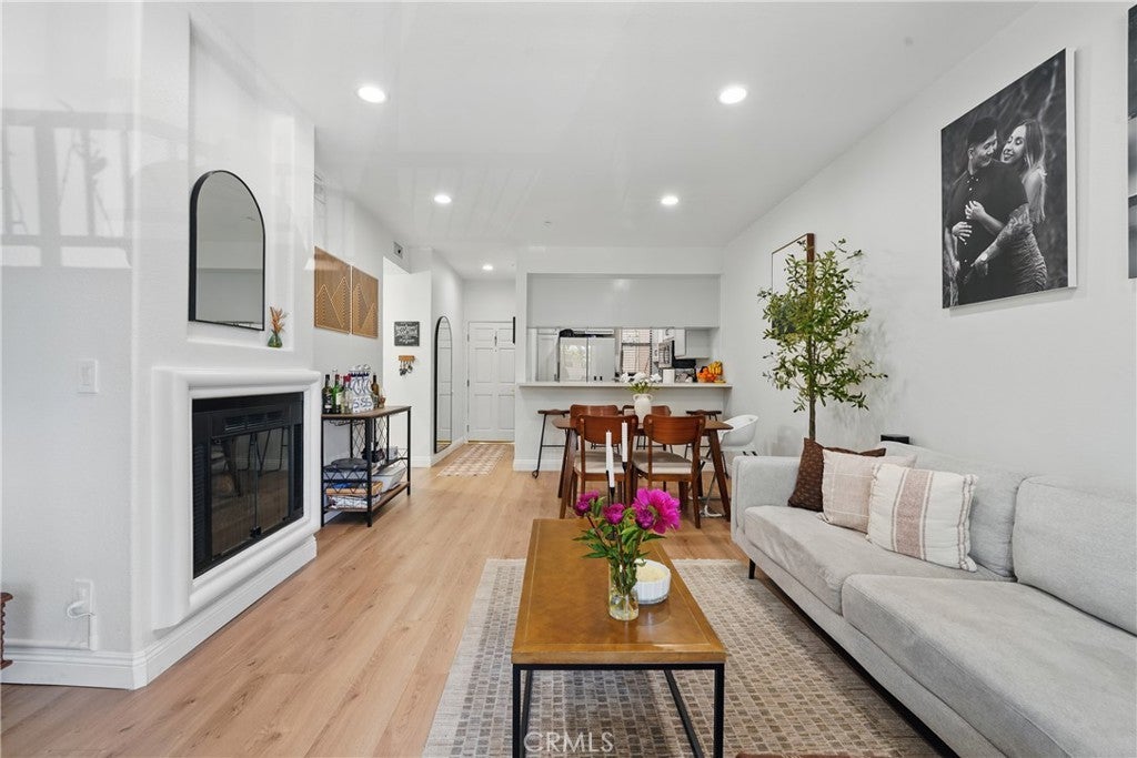 Photo of Listing #PW25112552