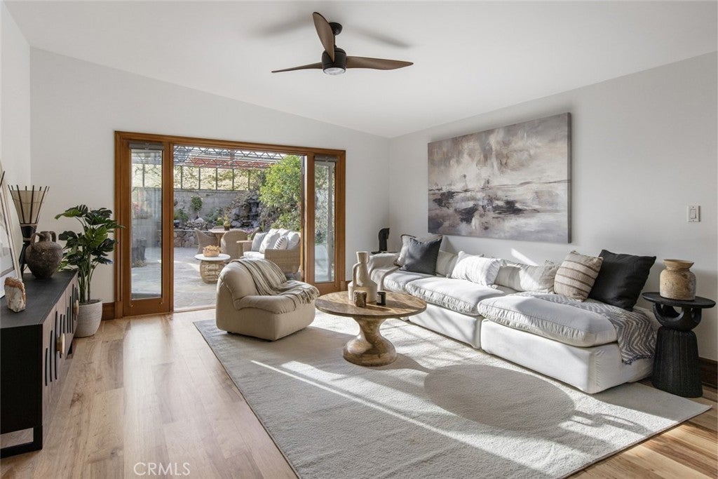 Photo of Listing #SR25109371