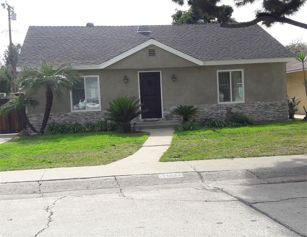 Photo of Listing #MB25110961