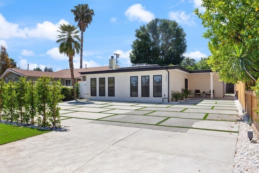 Photo of Listing #PV25113058