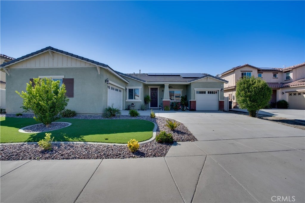 Photo of Listing #IV25113073