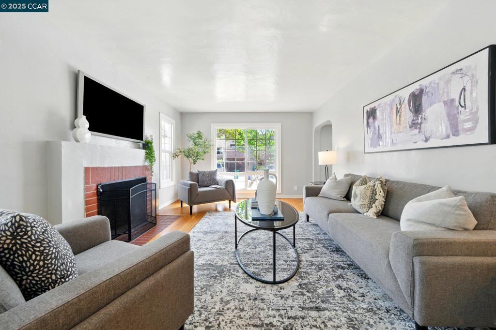 Photo of Listing #41098344