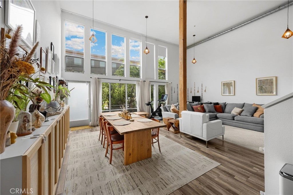 Photo of Listing #CV25113390