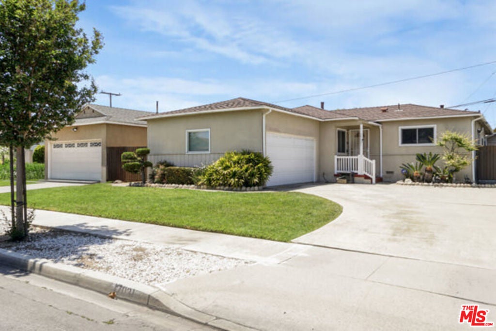 Photo of Listing #25541959