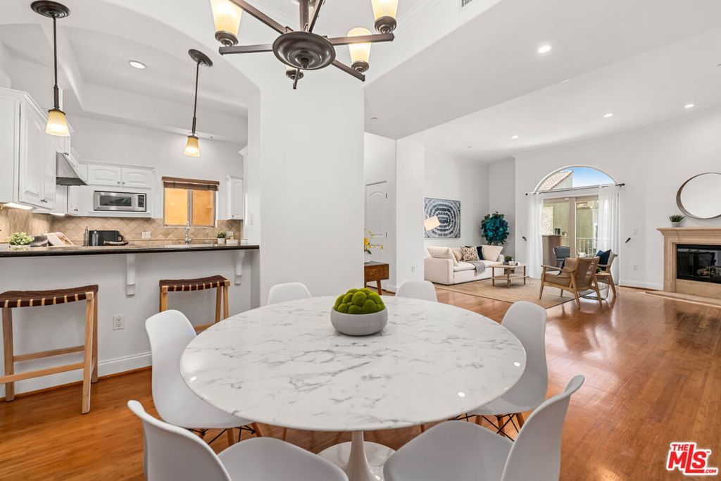 Photo of Listing #25541275